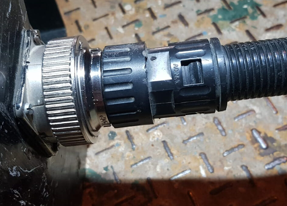 Reparación de la manguera de una plataforma de tijera